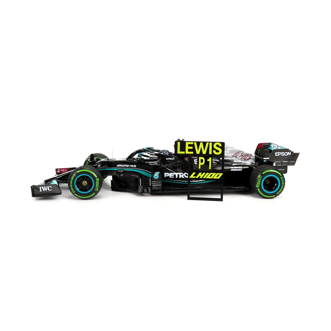 W12 #44 Hamilton Russia GP Winner 1:18 Minichamps Car Model with Pitboard
