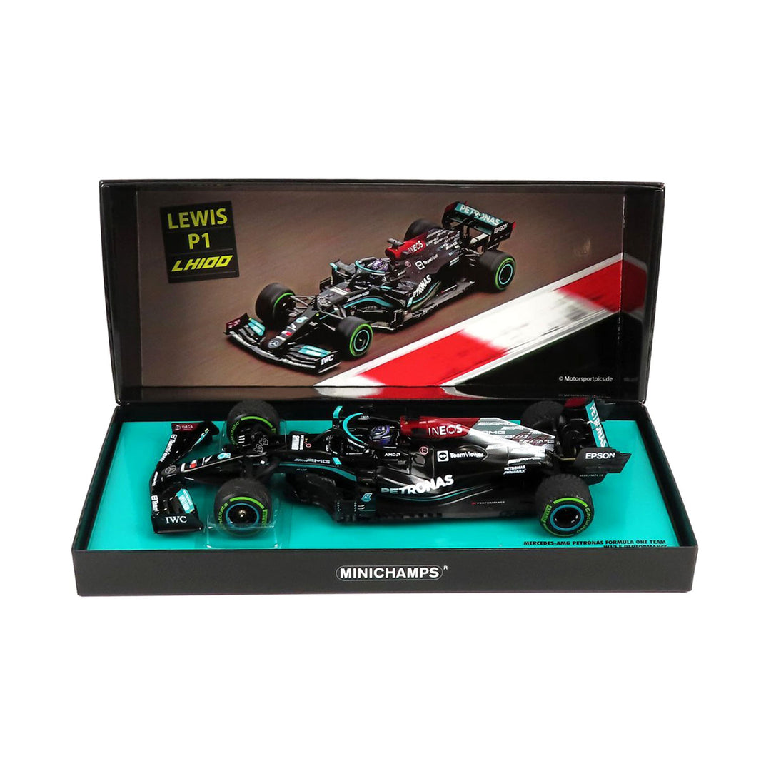 W12 #44 Hamilton Russia GP Winner 1:18 Minichamps Car Model with Pitboard