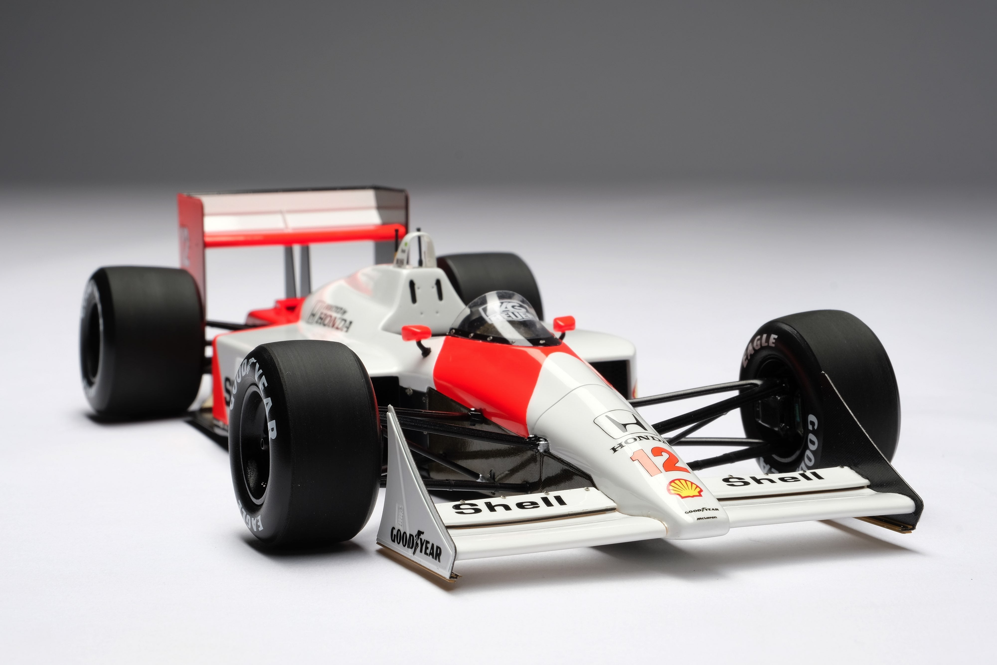Ayrton Senna - Ayrton Senna MP4/4 McLaren 1:18 Amalgam Car Model - Car Model - Fueler™ 