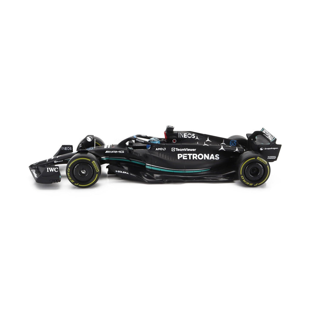 BURAGO MERCEDES GP 1/24 F1 W14 TEAM MERCEDES-AMG PETRONAS FORMULA ONE N SEASON 2023 GEORGE RUSSELL - WITH PILOT AND SHOWCASE