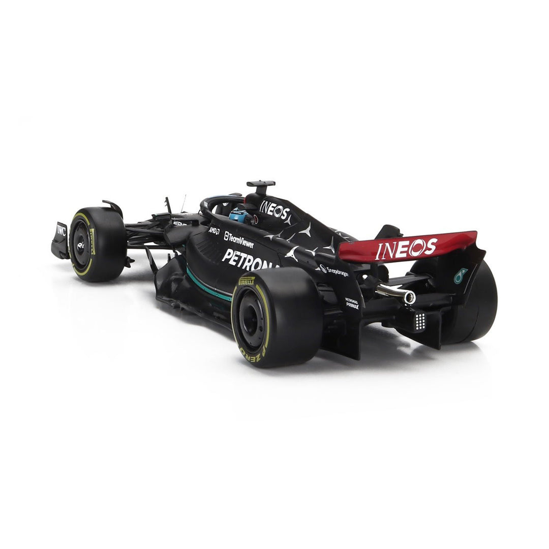 BURAGO MERCEDES GP 1/24 F1 W14 TEAM MERCEDES-AMG PETRONAS FORMULA ONE N SEASON 2023 GEORGE RUSSELL - WITH PILOT AND SHOWCASE