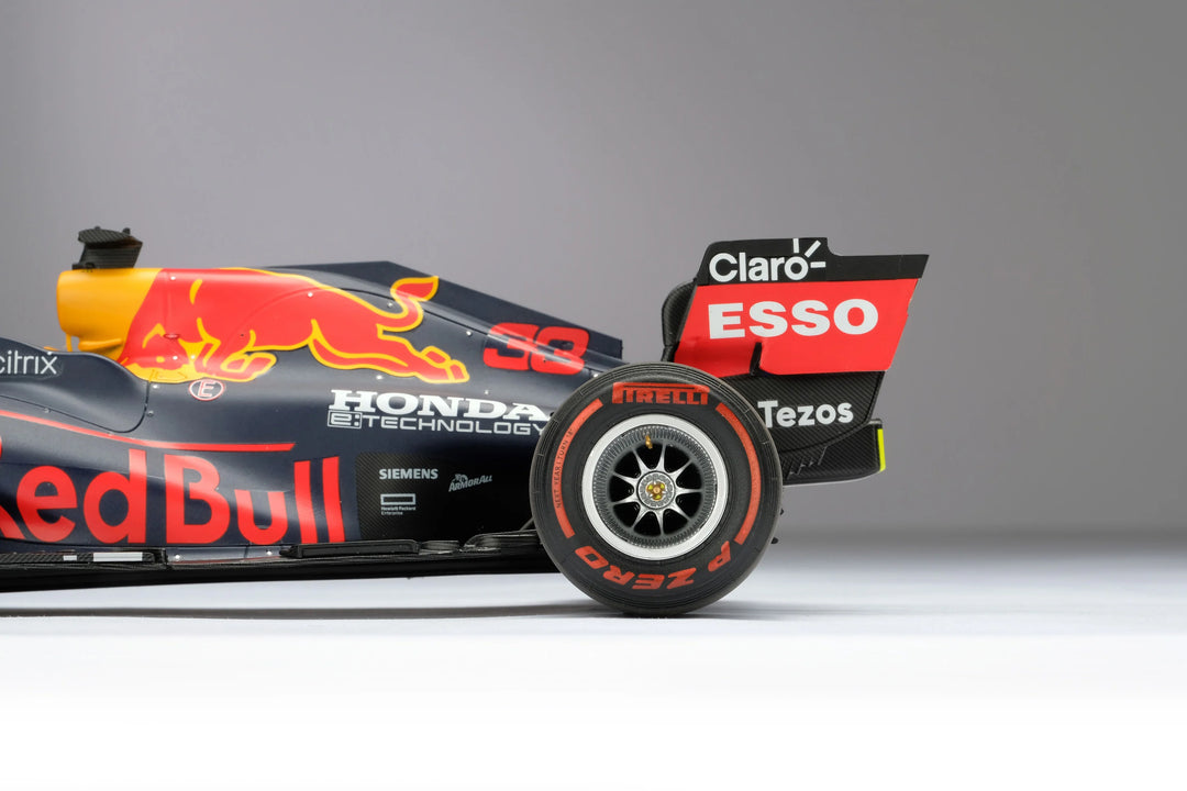 #1 Verstappen RB16B 2021 Abu Dhabi GP Winner 1:18 Amalgam Car Model - Red Bull Racing - Fueler™ - M6211-SC1 - fueler.store - Car Model