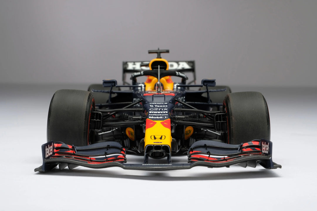 #1 Verstappen RB16B 2021 Abu Dhabi GP Winner 1:18 Amalgam Car Model - Red Bull Racing - Fueler™ - M6211-SC1 - fueler.store - Car Model